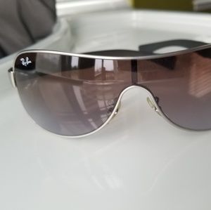 Authentic Unisex Ray Ban sunglasses